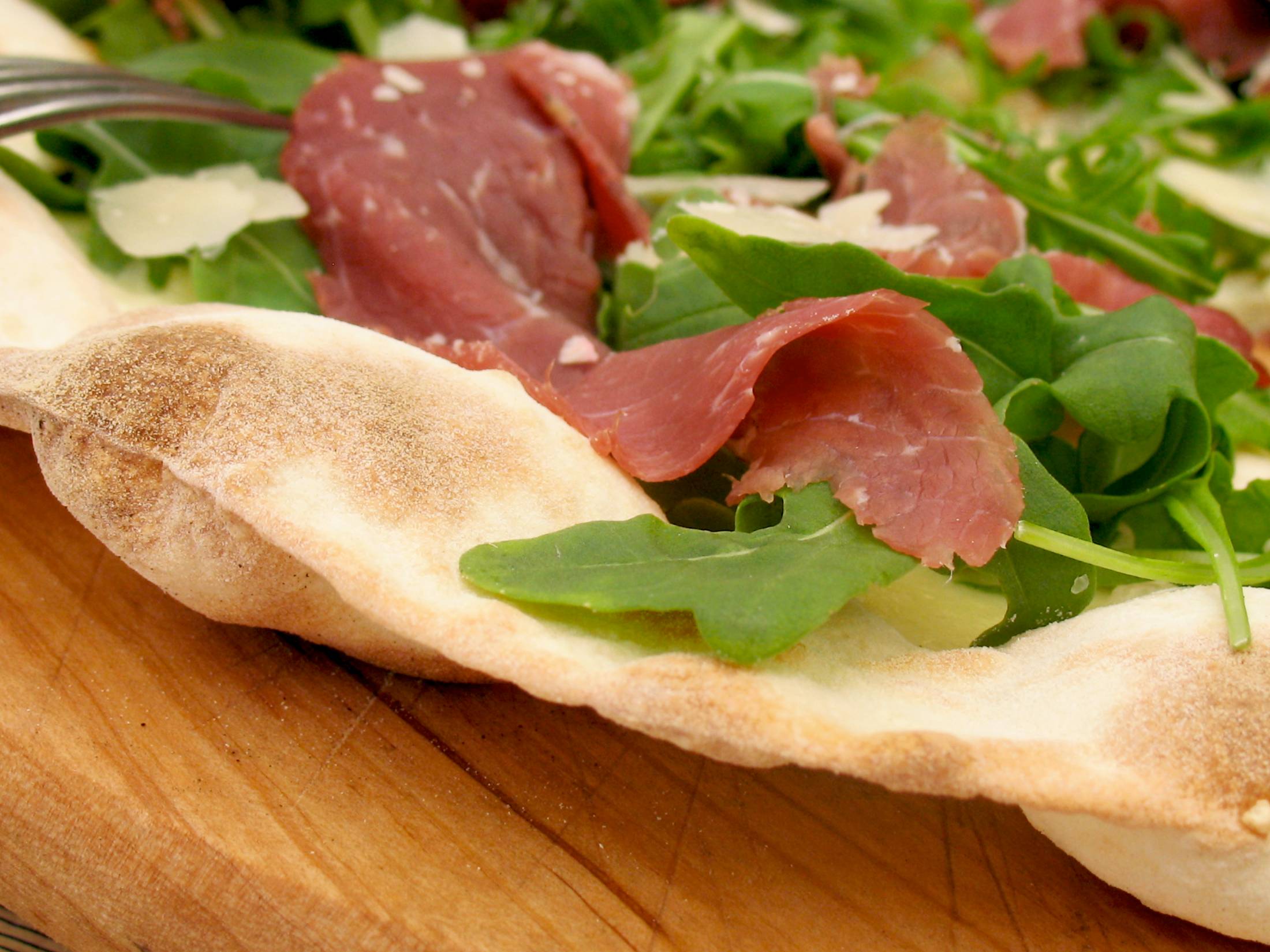 Pizza rucola, bresaola and parmiggiano